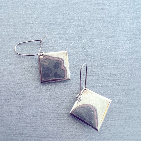 STERLING SILVER - studs pyramid earrings in the style of Hermes Medor - Picture 2 of 3